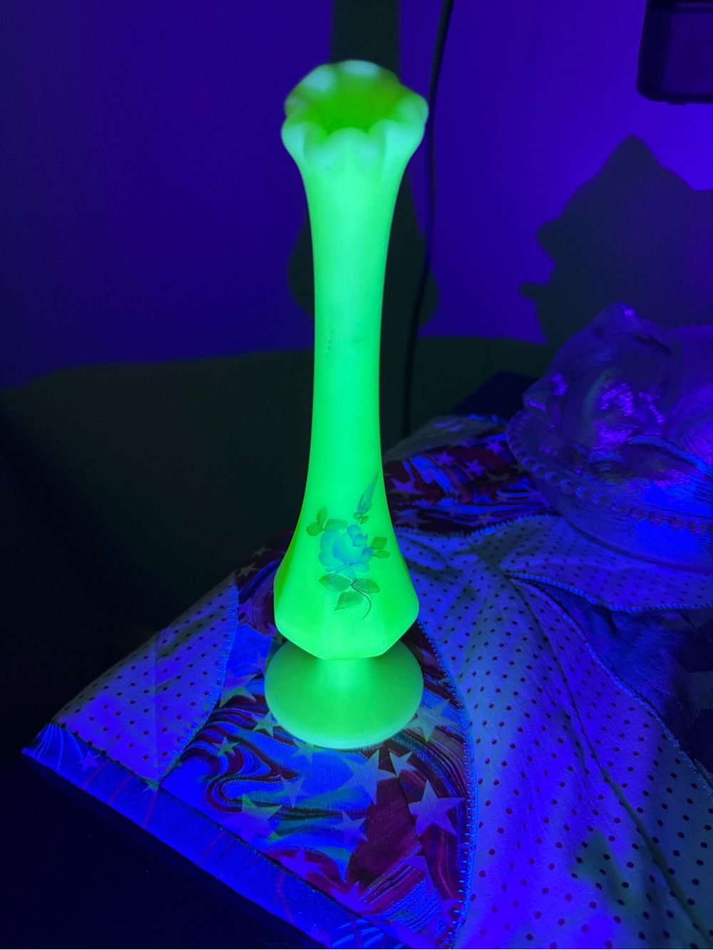 Vtg Fenton Custard Glass Bud Vase - Signed C Evans Uranium Glows